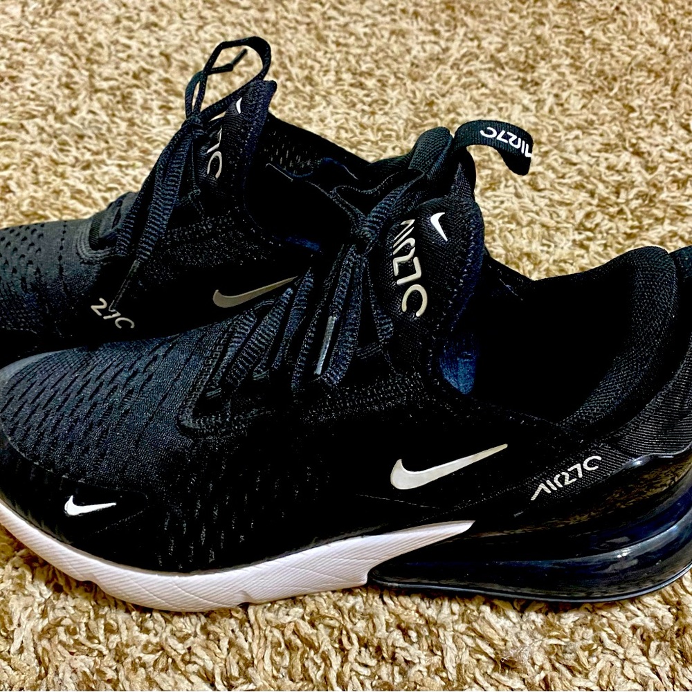 Women’s Nike Air Max 270 Size 9